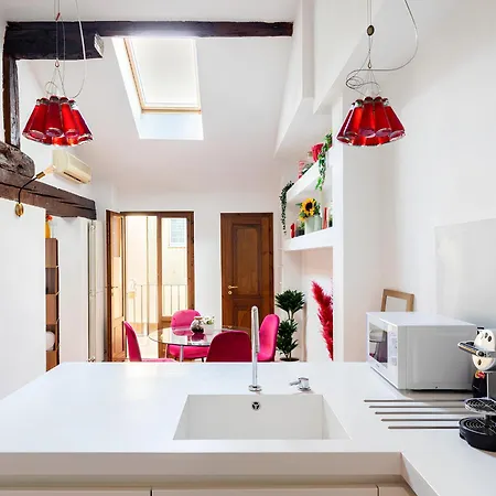 Bright Design House In The Heart Of Apartament Bolonia