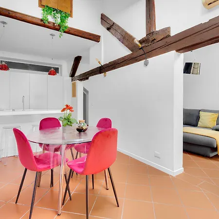 Bright Design House In The Heart Of Apartament *