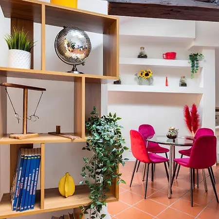 Bright Design House In The Heart Of Apartament Bolonia